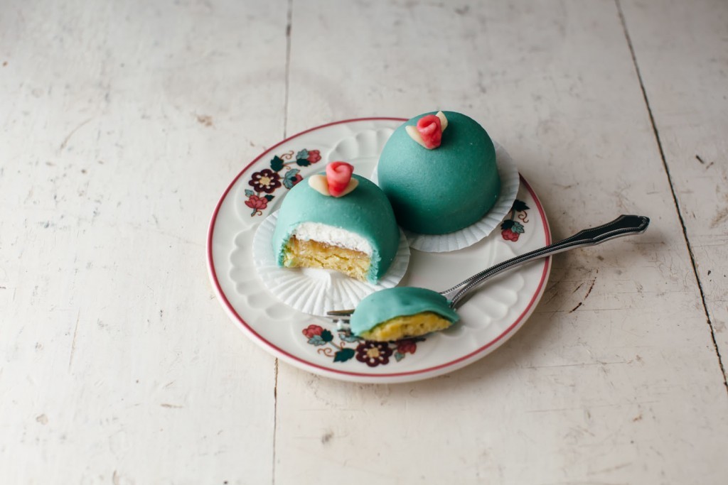 Mini Rhubarb Princess Cakes